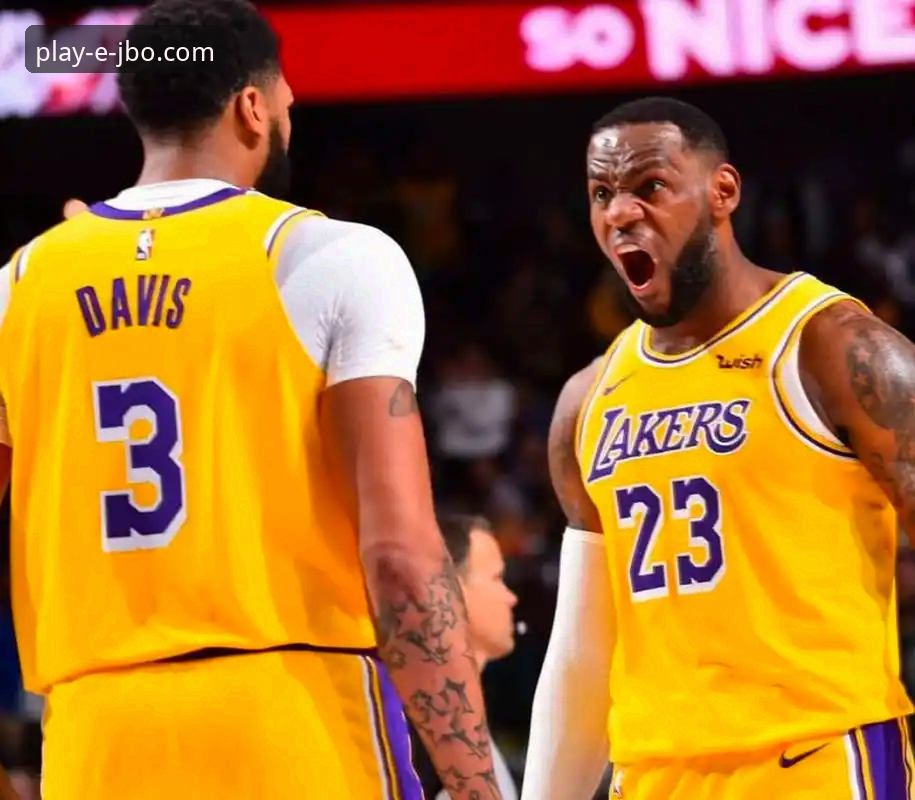 NBA赛事深度复盘教程：从骑士惨败看湖人双核统治力